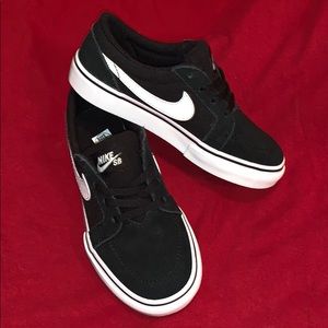 Nike Boys tennis shoes